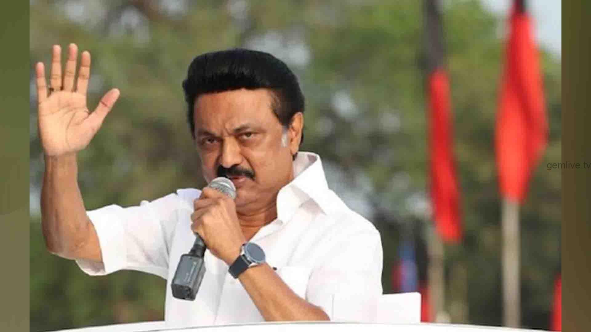 திருவள்ளுவர் தினத்தையொட்டி வள்ளுவர் சிலைக்கு மரியாதை செலுத்திய மு.க.ஸ்டாலின்.!