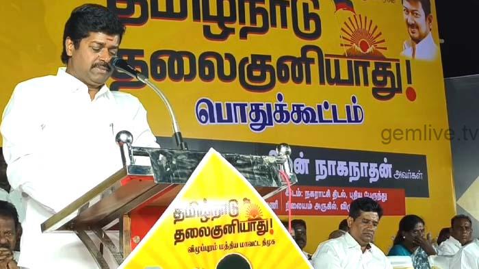 நேற்று பெய்த மழையில் இன்று முளைத்தவர் விஜய்..!