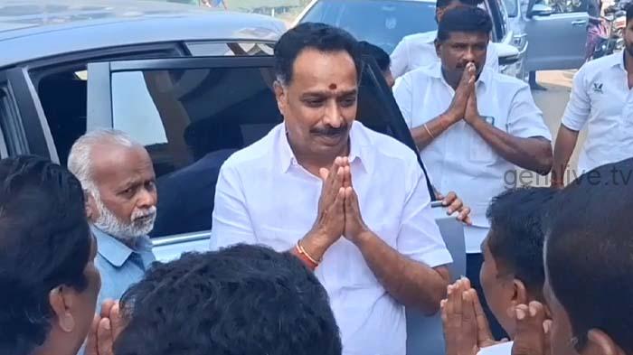 கரூரில் நவீன அதிமுக அலுவலகம் திறப்பு..!