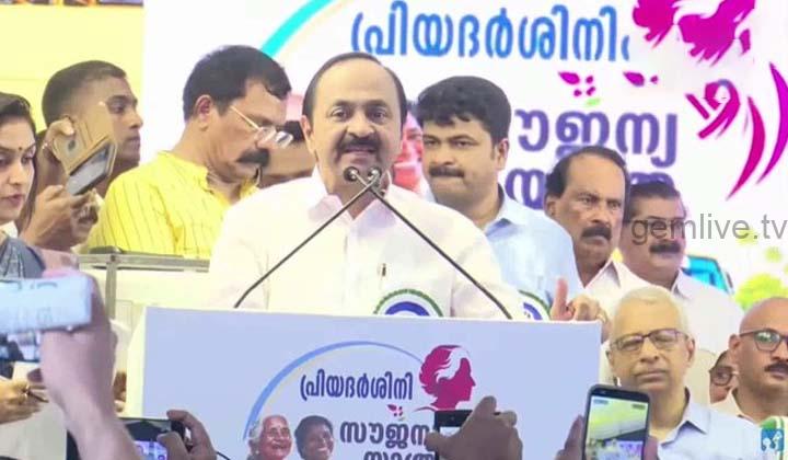 கேரளாவில் பெண்களுக்கு இலவசப் பேருந்து பயணம் – மகிழ்ச்சியில் மக்கள்!