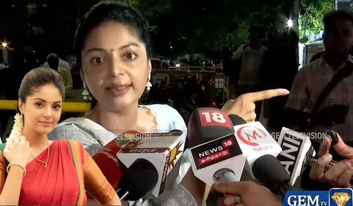 அரசியல் ஆகும் நீட் போராட்ட மேடை – நடிகை சனம் ஷெட்டி ஆவேசம்!