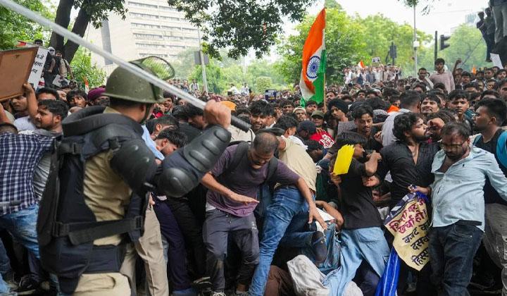 NEET AGAINST PROTEST : கல்லூரிக்கு சென்று கைது செய்யும் காவல்துறை.!