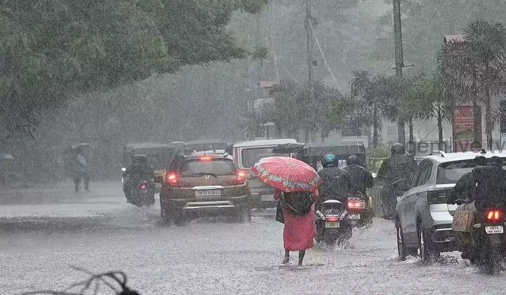 நீலகிரியில் கனமழை எச்சரிக்கை – பள்ளிகளுக்கு இன்று விடுமுறை!