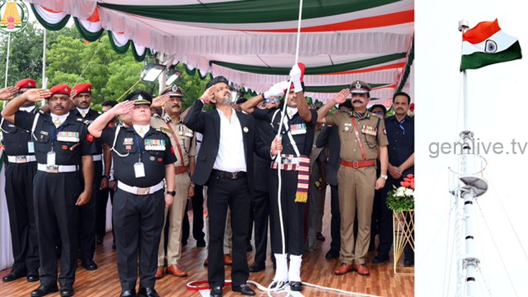 சென்னை கோட்டைக் கொத்தளத்தில் தேசியக்கொடி ஏற்றினார் முதலமைச்சர் ஜோசப் விஜய்!