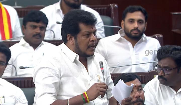 பொங்கல் பரிசு வேட்டி விவகாரம் : தமிழக அரசு எடுத்த அதிரடி முடிவு..!