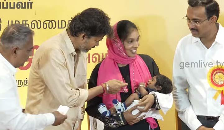 மதுரையில்  மும்மத குழந்தைகளுக்கு தங்க மோதிரம்!